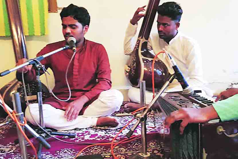संगीत-नाटक घरा आले..