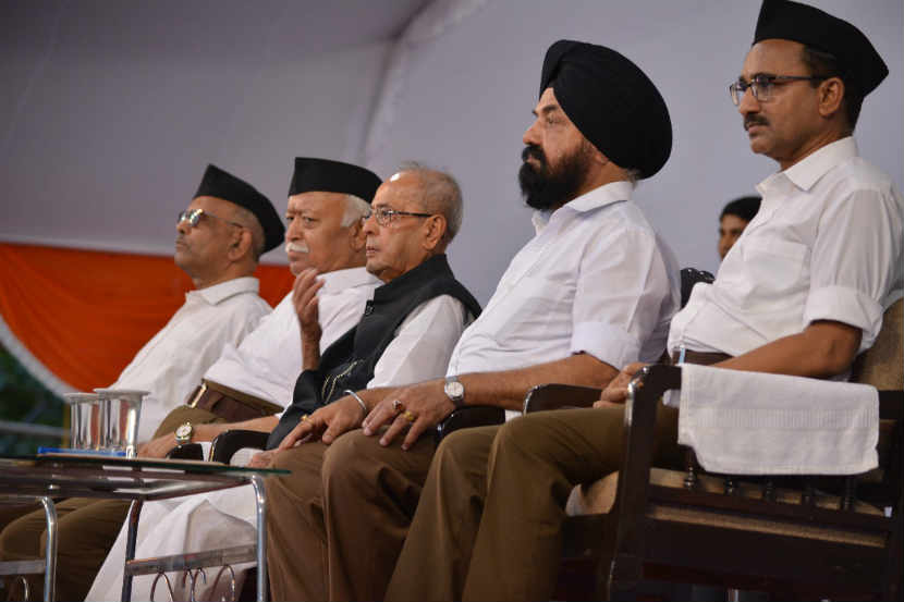 Pranab Mukherjee at RSS Event : पाहा नागपूर संघ मुख्यालयातील LIVE कार्यक्रम Pranab Mukherjee at RSS Event : पाहा नागपूर संघ मुख्यालयातील LIVE कार्यक्रम