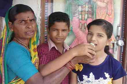 Maharashtra SSC 10th Result 2018: संतोषी बिभीषण पालके ही लातूर जिल्ह्यातील खलंग्री गावची असून सध्या तिच्या लहान भावासोबत आजीच्या घरी राहते. Maharashtra SSC 10th Result 2018: संतोषी बिभीषण पालके ही लातूर जिल्ह्यातील खलंग्री गावची असून सध्या तिच्या लहान भावासोबत आजीच्या घरी राहते.