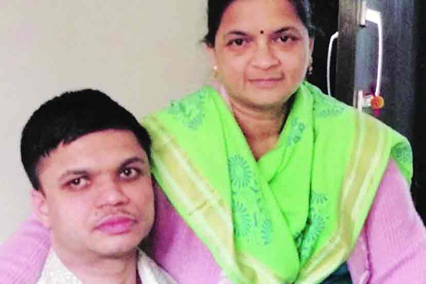  अजितचे जीवन सुसह्य़ केले ते त्याच्या आईने,