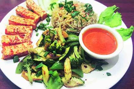 हॉटेलमध्ये खाद्यासोबत आहारतज्ज्ञांचीही फौज! हॉटेलमध्ये खाद्यासोबत आहारतज्ज्ञांचीही फौज!