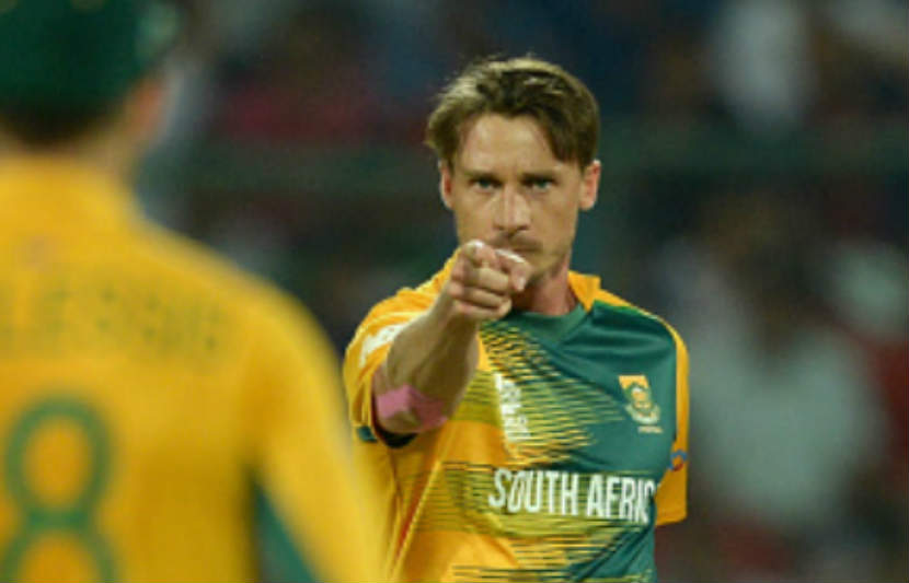 इंग्लंडविरुद्धच्या कसोटीआधी भारतावर ‘स्टेन’गन धडाडली… इंग्लंडविरुद्धच्या कसोटीआधी भारतावर ‘स्टेन’गन धडाडली…