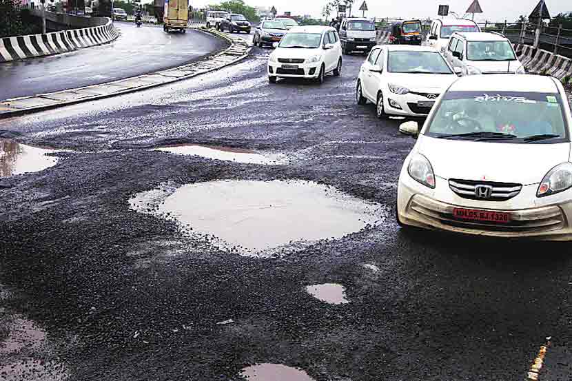 शीव-पनवेल महामार्गाची दुर्दशा शीव-पनवेल महामार्गाची दुर्दशा