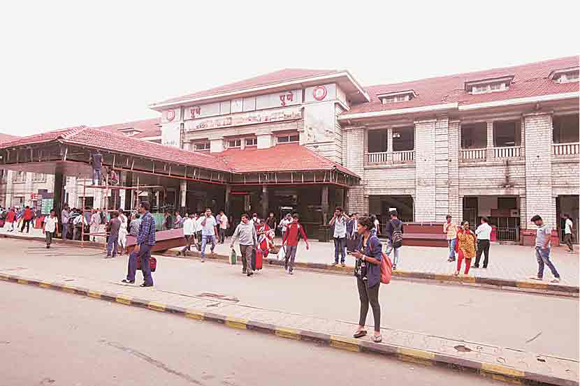 पुणे रेल्वे स्थानकाची इमारत 