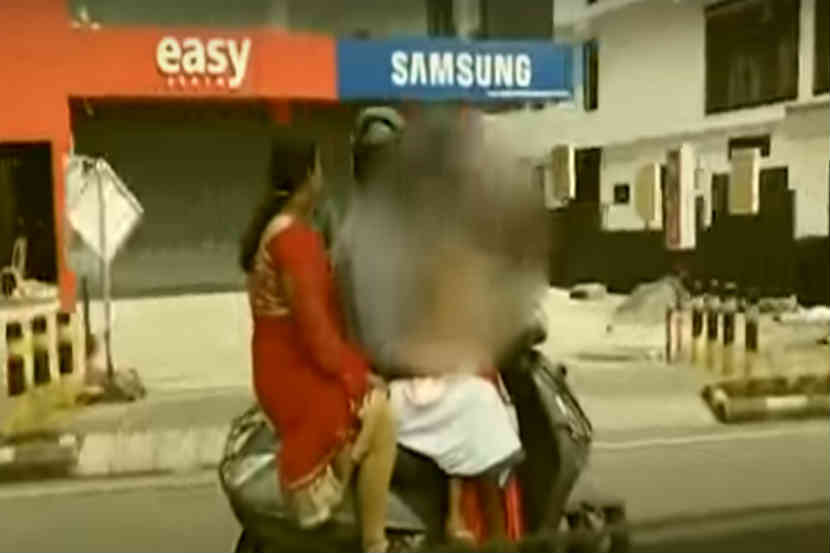 पाच वर्षाच्या मुलीच्या हातात दिले गाडीचे हँडल; वडिलांचा वाहन परवाना जप्त