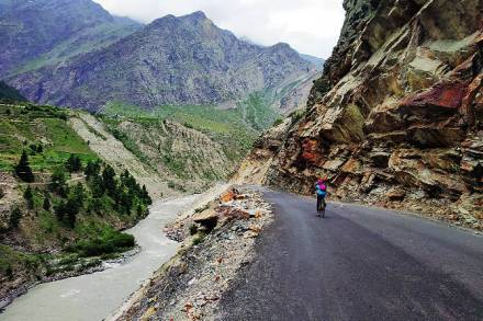 हिरवळ संपून रखरखाट वाढलेला असतो. मात्र त्या रखरखाटातदेखील एक अनोखे सौंदर्य दडलेले असते. हिरवळ संपून रखरखाट वाढलेला असतो. मात्र त्या रखरखाटातदेखील एक अनोखे सौंदर्य दडलेले असते.