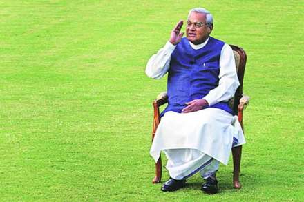 तुमच्या हातातला स्मार्टफोन ही वाजपेयींची भेट