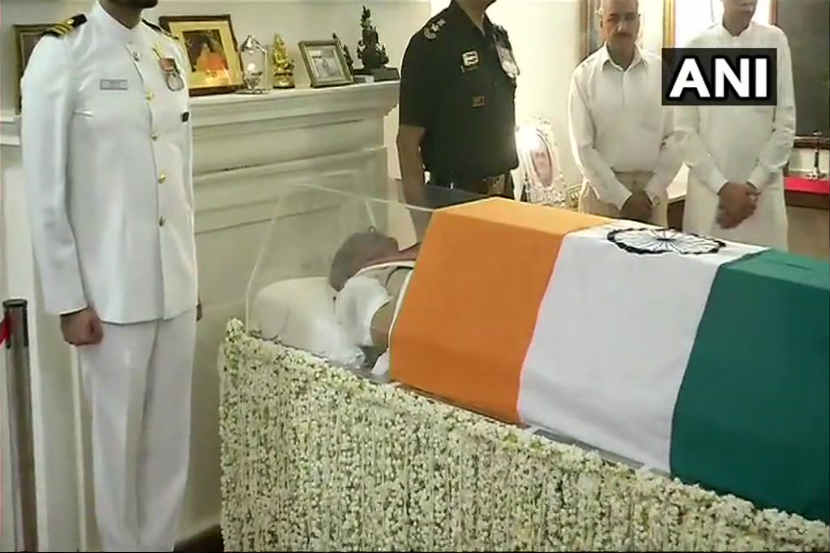 पंतप्रधान मोदींनी घेतले अटल बिहारी वाजपेयींच्या पार्थिवाचे अंत्यदर्शन