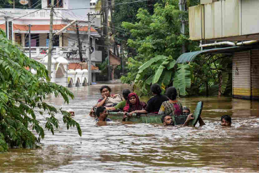 पावसामुळे घरे वाहून गेली असून रस्त्यांचे अतोनात नुकसान झाले