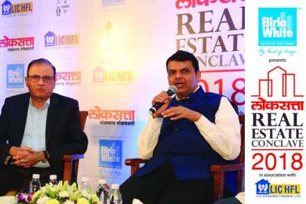 ‘लोकसत्ता रिअल इस्टेट कॉन्क्लेव्ह’ या मंगळवारी झालेल्या कार्यक्रमात मुख्यमंत्री देवेंद्र फडणवीस आणि महापालिका आयुक्त अजोय मेहता हे प्रमुख पाहुणे होते.