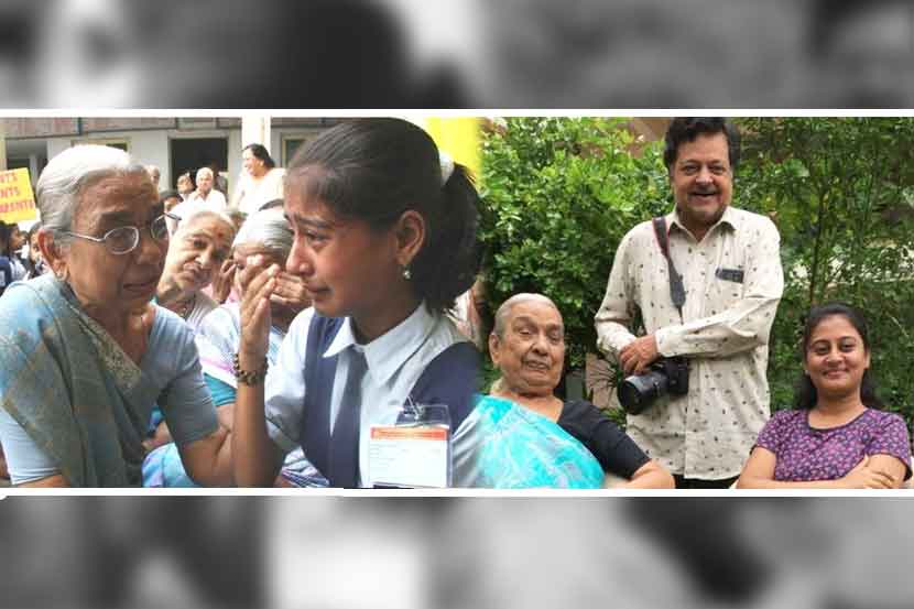 आजी-नातीच्या त्या व्हायरल फोटोचे सत्य