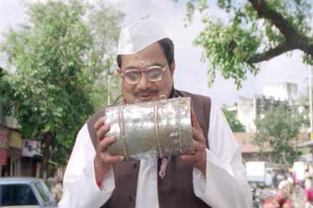 विजय चव्हाण यांनी आतापर्यंत ३५० ते ४०० चित्रपटांमध्ये भूमिका साकारली आहे. 
