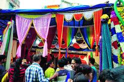 बाप्पांसाठी सजल्या बाजारपेठा