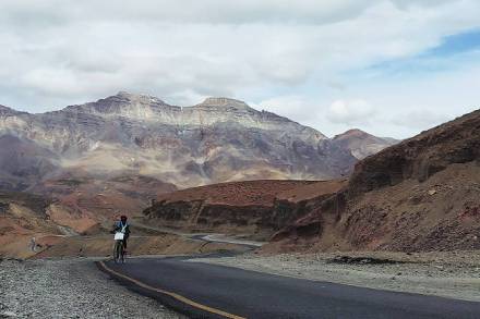 आठव्या दिवसाच्या अखेरीस गटालूप्स आणि नकिला पासवरील सायकिलगचा आनंद घेत सणसणीत उतारावरून व्हिस्की नाल्याच्या ढाब्यांवर पोहोचता पोहोचता सायंकाळ झाली होती. आठव्या दिवसाच्या अखेरीस गटालूप्स आणि नकिला पासवरील सायकिलगचा आनंद घेत सणसणीत उतारावरून व्हिस्की नाल्याच्या ढाब्यांवर पोहोचता पोहोचता सायंकाळ झाली होती.