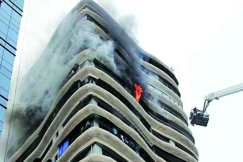 पिंपरीतील थेरगावमध्ये ट्रान्सफॉर्मरला आग पिंपरीतील थेरगावमध्ये ट्रान्सफॉर्मरला आग