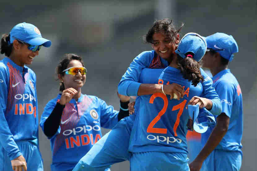‘देव’माणूस करणार भारतीय महिला संघाच्या प्रशिक्षकपदाची निवड ‘देव’माणूस करणार भारतीय महिला संघाच्या प्रशिक्षकपदाची निवड