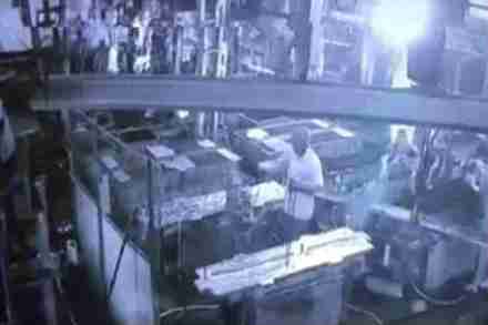 मस्करीत गुदद्वारात प्रेशरने सोडली हवा, कर्मचाऱ्याचा गेला जीव मस्करीत गुदद्वारात प्रेशरने सोडली हवा, कर्मचाऱ्याचा गेला जीव