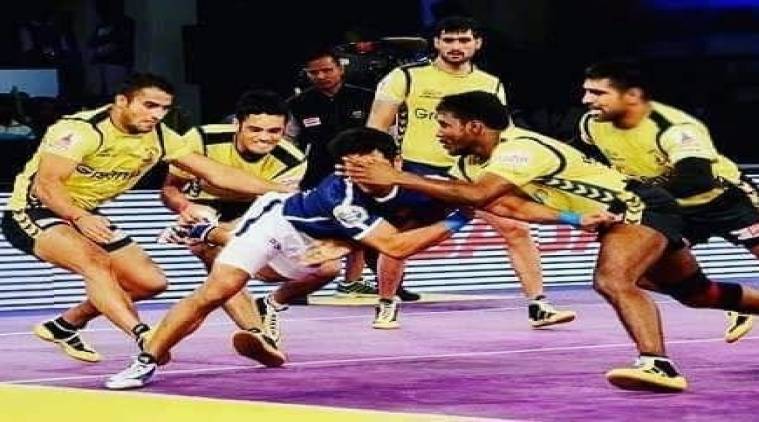 एस. महालिंगम दबंग दिल्लीविरुद्धच्या सामन्यात (उजवीकडून दुसरा) एस. महालिंगम दबंग दिल्लीविरुद्धच्या सामन्यात (उजवीकडून दुसरा)