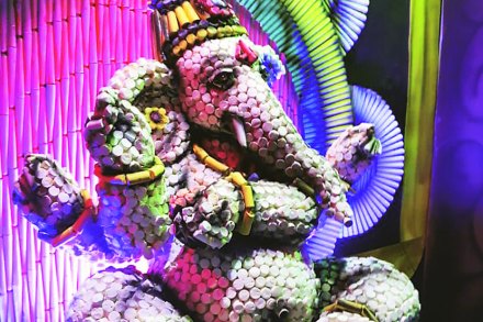 खडू, पाटी, पुठ्ठय़ापासून गणेशमूर्ती खडू, पाटी, पुठ्ठय़ापासून गणेशमूर्ती