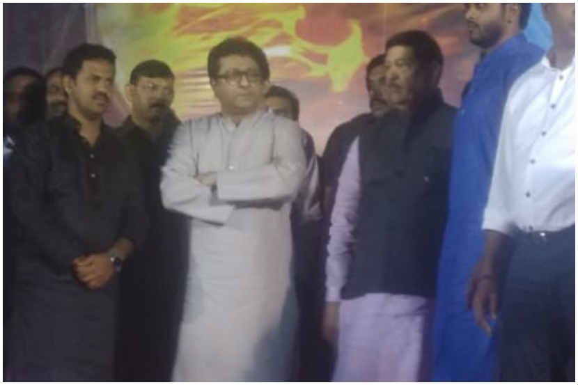 छत्रपती शिवरायांच्या महाराष्ट्राला ढोल ताशाची मोठी परंपरा लाभली आहे. त्यामुळे ढोल ताशा पथक वाजवणारे जेवढ्या जोराने ढोल बडवत असतात. तेवढ्याच जोराने महाराष्ट्रावर संकट आणणाऱ्यांना बडवा असे आवाहन महाराष्ट्र नवनिर्माण सेनेचे अध्यक्ष राज ठाकरे यांनी केले. 
