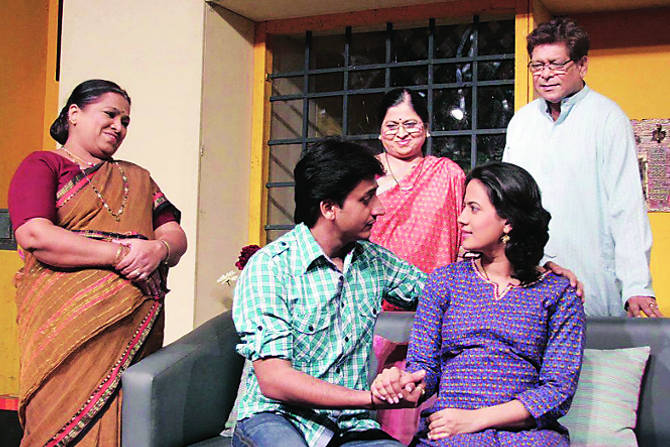 मी रेवती देशपांडे नाटकातील दृश्य