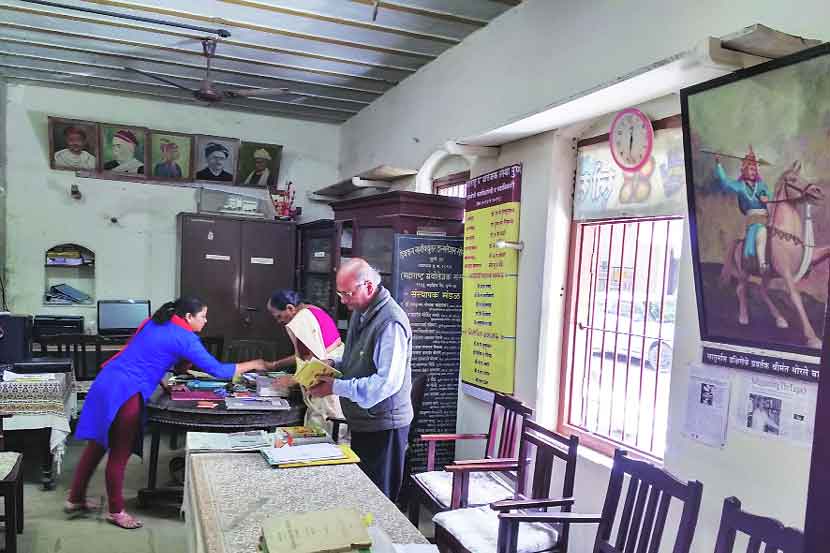 पुण्यातील बुधवार पेठेतील सार्वजनिक काकांच्या वाडय़ातील हा जोशी हॉल. येथेच संस्थेची स्थापना झाली.