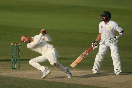 पाकिस्तानविरुद्ध दुसऱ्या कसोटी सामन्यात नेथन लॉयन