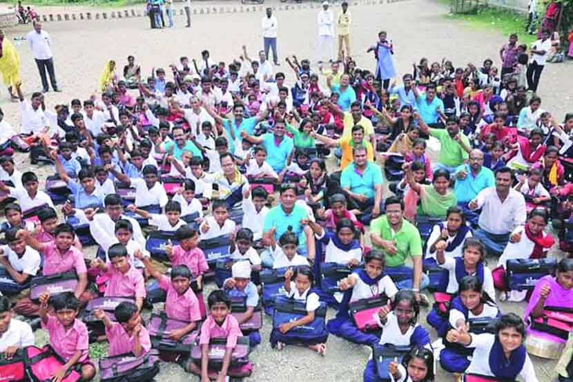 फेसबुकवर संस्थेचे ‘निरंजन संस्था’ या नावाने पेज सुरू आहे.
