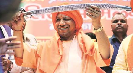 निवडणूक जिंकण्यासाठी सर्वच पक्ष हरतऱ्हेचे प्रयत्न करताना दिसत आहेत. उत्तर प्रदेशचे मुख्यमंत्री योगी आदित्यनाथ यांनी राजस्थान येथील प्रचारसभेत भगवान हनुमानाला दलित आदिवासी म्हटले होते. 