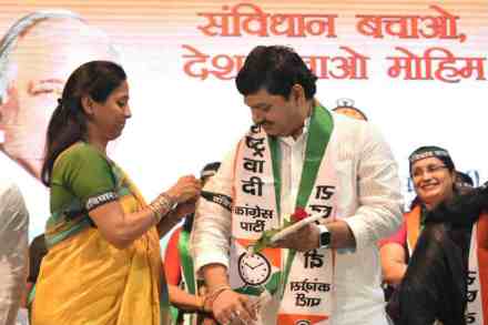 मंगळवारी औरंगाबादमध्ये राष्ट्रवादी काँग्रेसतर्फे संविधान बचाव महिला परिषदेचे आयोजन करण्यात आले होते. मंगळवारी औरंगाबादमध्ये राष्ट्रवादी काँग्रेसतर्फे संविधान बचाव महिला परिषदेचे आयोजन करण्यात आले होते.