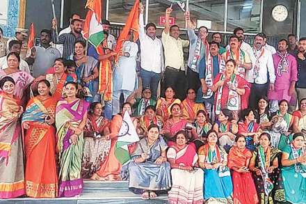 पिंपरी-चिंचवड शहरातील पाणीपुरवठय़ावरून राष्ट्रवादी, शिवसेना व मनसेने सत्तारूढ भाजपला कोंडीत पकडले आहे