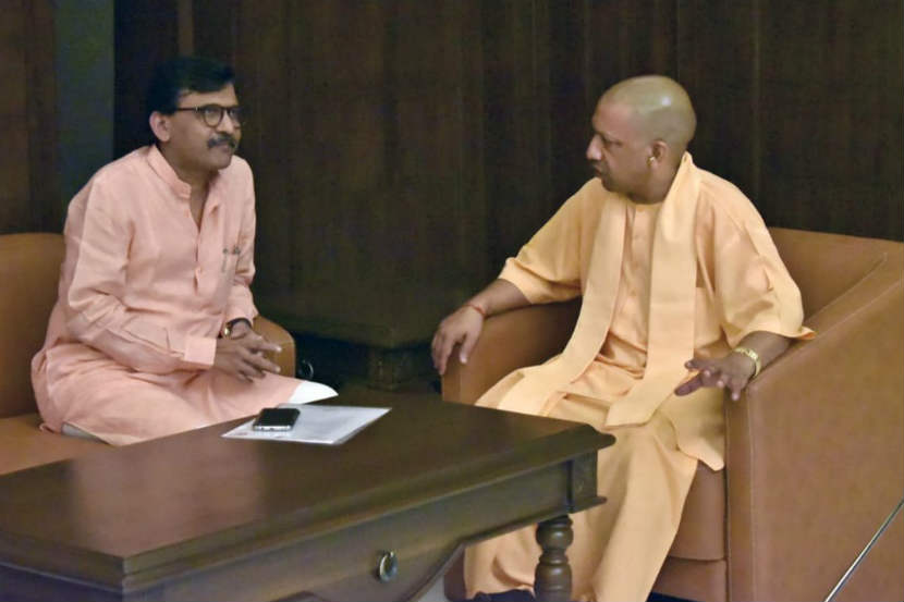 राऊत यांनी लखनौत मुख्यमंत्री योगी आदित्यनाथ यांची निवासस्थानी भेट घेतली.