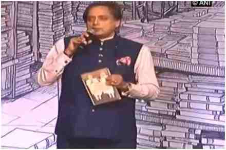 'द पॅराडॉक्सिकल प्राइम मिनिस्टर' या आपल्या नव्या पुस्तकामुळे चर्चेत असलेल्या 
शशि थरुर यांनी असेच एक वक्तव्य केले आहे.