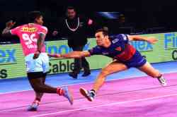 Pro Kabaddi Season 6 : घरच्या मैदानावर दबंग दिल्लीचा विजयी श्रीगणेशा