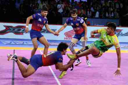 Pro Kabaddi Season 6 : अटीतटीच्या सामन्यात गतविजेते पाटणा विजयी, दिल्ली पराभूत