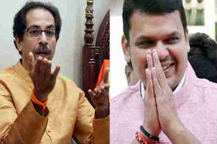 मुख्यमंत्री देवेंद्र फडणवीस त्यांच्याकडे राज्याच्या गृह खात्याची जबाबदारी आहे. त्यावरुन शिवसेनेने मुख्यमंत्री फडणवीस यांच्यावर टीका केली आहे. 