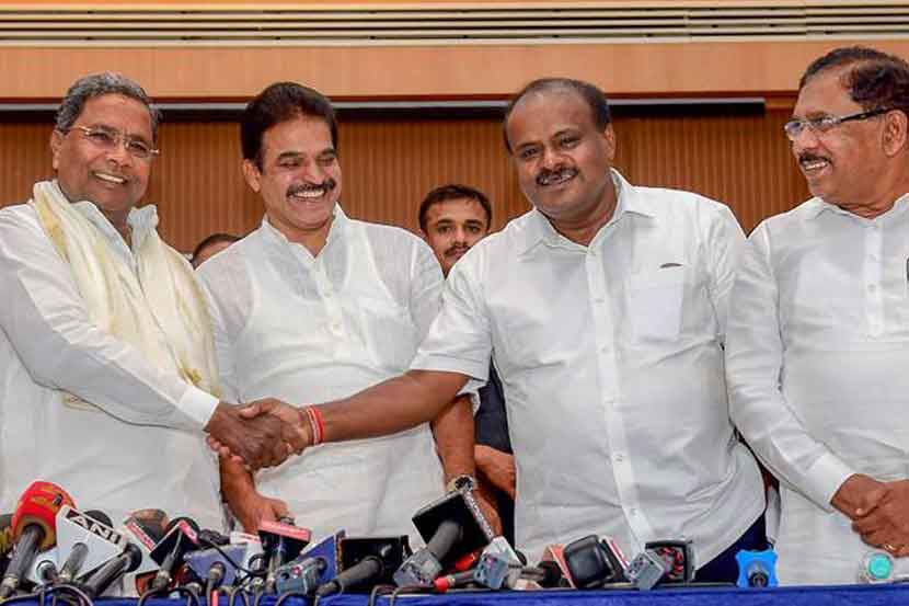 कर्नाटकातील पाच मतदारसंघांमध्ये झालेल्या पोटनिवडणुकांमध्ये काँग्रेस-धर्मनिरपेक्ष जनता दल आघाडीने चार जागा जिंकून भाजपला मोठा झटका दिला.