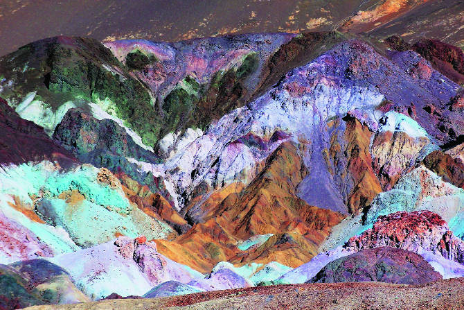 'आर्टिस्टस् पॅलेट'चं अनोख सौंदर्य 'आर्टिस्टस् पॅलेट'चं अनोख सौंदर्य