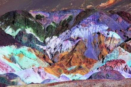 'आर्टिस्टस् पॅलेट'चं अनोख सौंदर्य