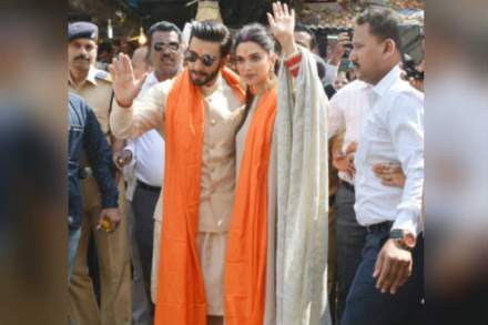 दीपिका रणवीरनं सिद्धिविनायकाचं दर्शन घेतलं. दीपिका रणवीरनं सिद्धिविनायकाचं दर्शन घेतलं.