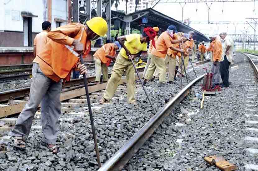 रेल्वे ट्रॅकवर काम करणाऱ्या तीन गँगमनला रेल्वेने उडवलं