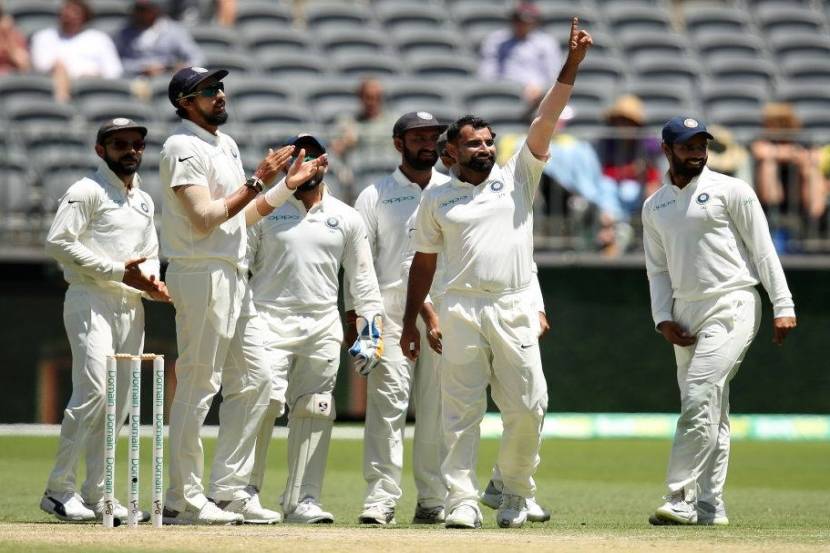 मोहम्मद शमी विकेट घेतल्यानंतर आनंद व्यक्त करताना