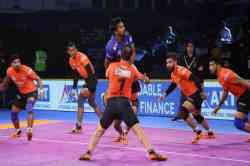 Pro Kabaddi Season 6 : यू मुम्बाच्या खेळाडूंचा दबदबा, सिद्धार्थ देसाई-फजल अत्राचली गुणांमध्ये अव्वल