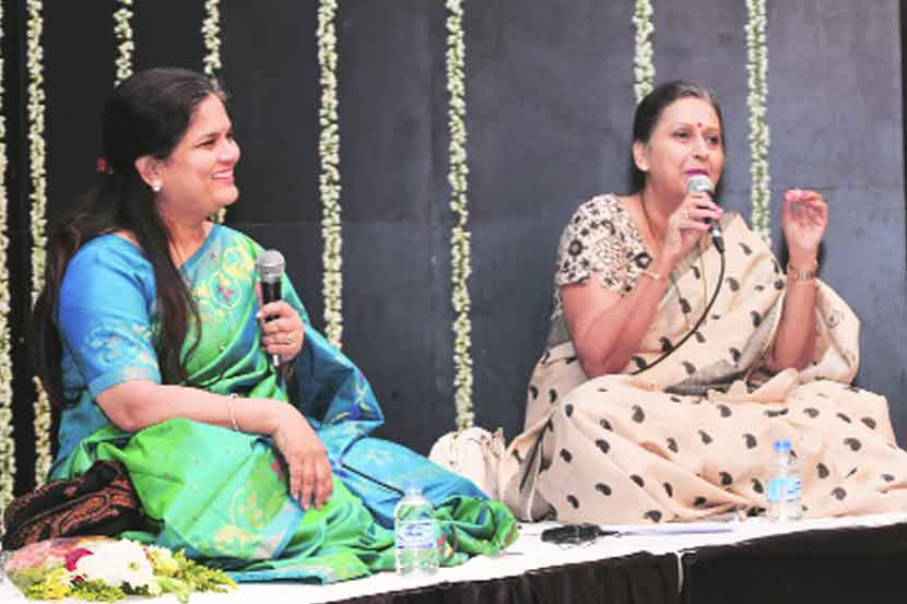 ‘सवाई गंधर्व भीमसेन महोत्सवा’तील ‘अंतरंग’मध्ये देवकी पंडित आणि आरती अंकलीकर-टिकेकर यांच्या गप्पांची सुरेल शब्दमैफल शुक्रवारी रंगली.