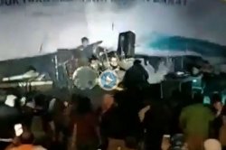 VIDEO: बॅण्ड परफॉर्मन्स सुरु असतानाच त्सुनामीची लाटा किनाऱ्यावर धडकली अन्…