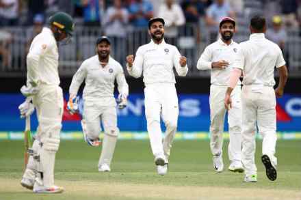 दुसऱ्या कसोटी सामन्यादरम्यान विराट कोहली
