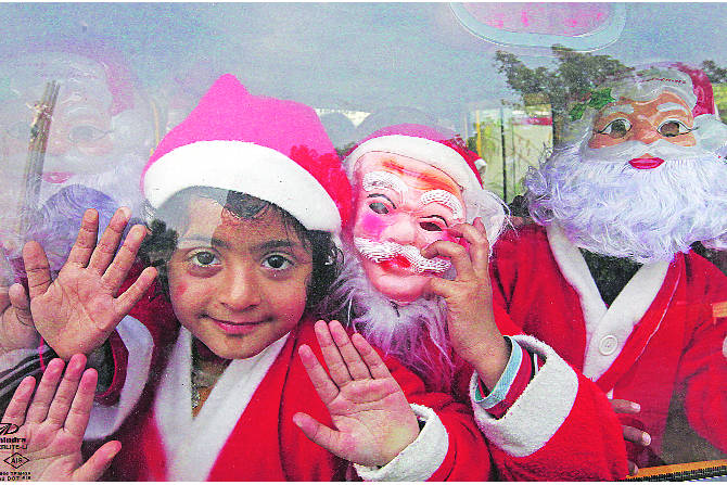 सर्वसाधारणपणे इ.स. चौथ्या शतकात बाळ येशूच्या जयंतीच्या रूपाने सांताक्लॉजची कल्पना रुजली. सर्वसाधारणपणे इ.स. चौथ्या शतकात बाळ येशूच्या जयंतीच्या रूपाने सांताक्लॉजची कल्पना रुजली.