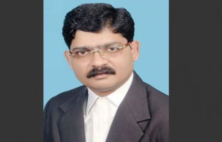मराठा आरक्षणाविरोधात याचिका करणारे गुणरत्न सदावर्ते यांच्यावर हल्ला