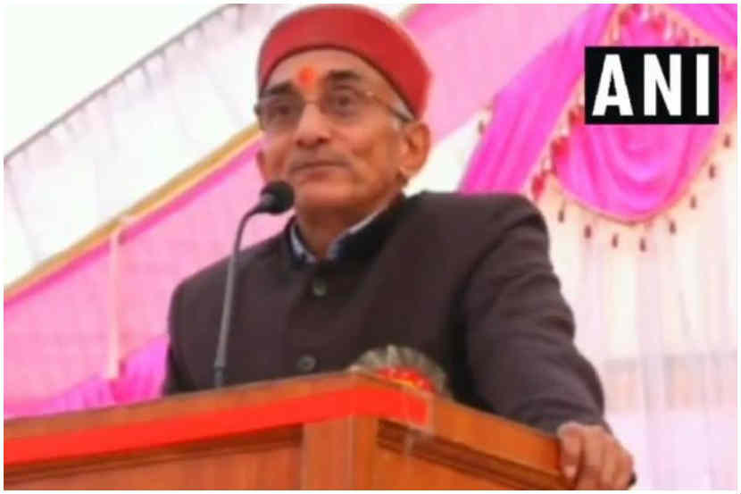 उत्तर प्रदेशमधील पूर्वांचल विद्यापीठाचे कुलगुरू राजाराम यादव आपल्या वादग्रस्त वक्तव्यामुळे चर्चेत आले आहेत. 