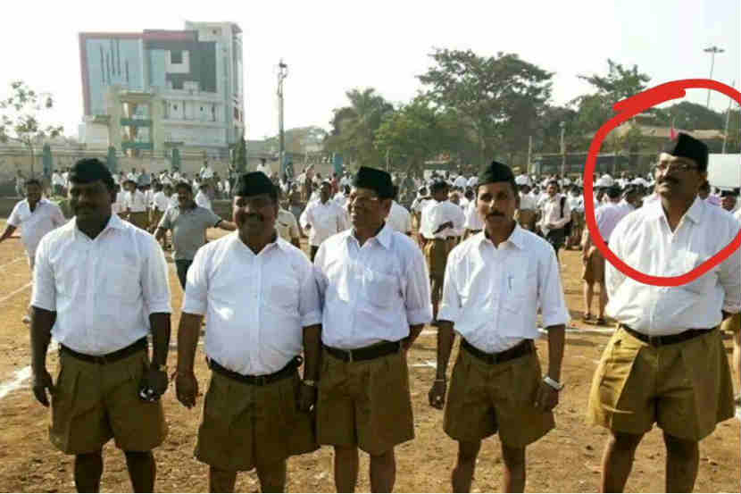 धनंजय कुलकर्णी यांचा हा फोटो संजय निरुपम यांनी ट्विट केला आहे 